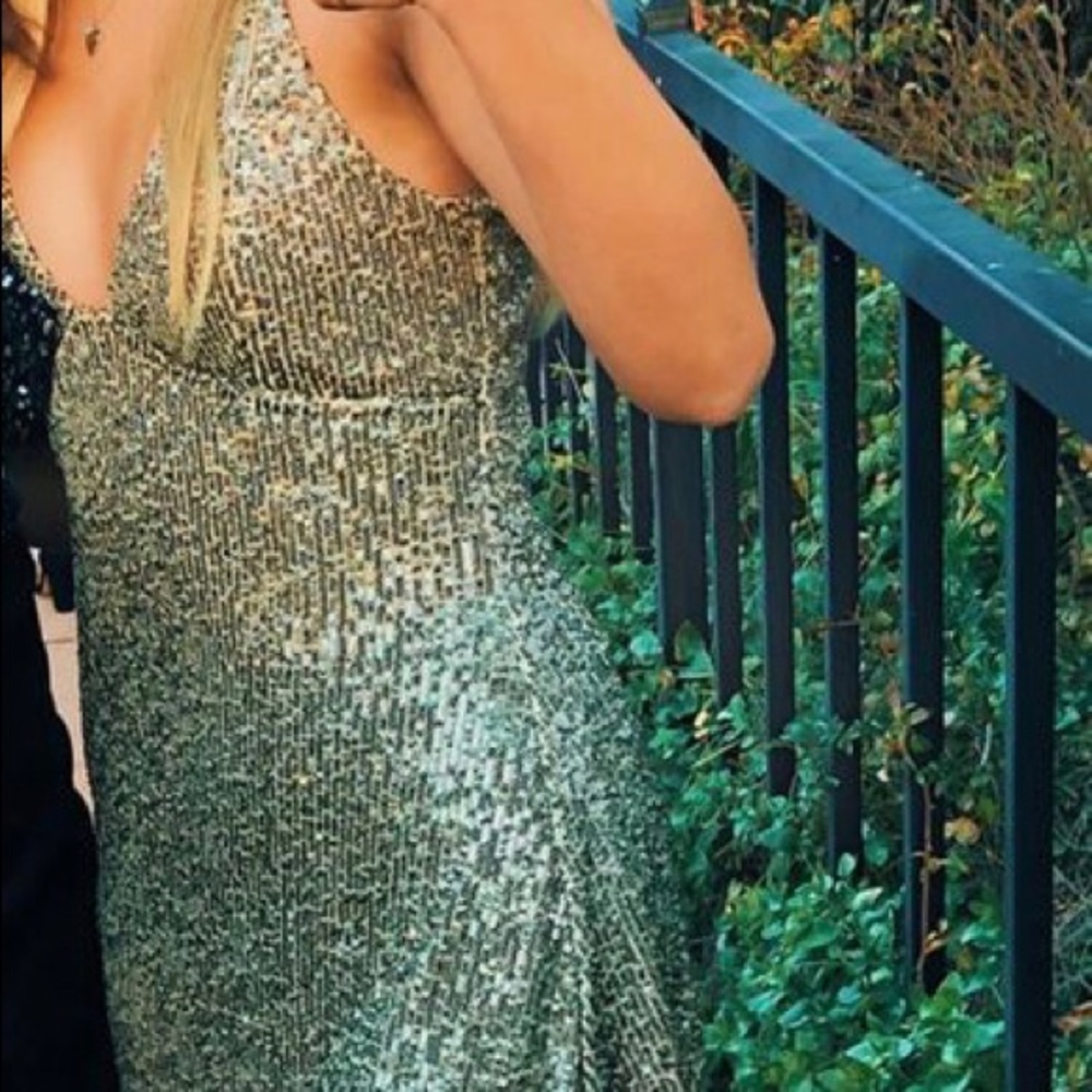 Beautiful gold dress! Perfect for HOCO 21!!